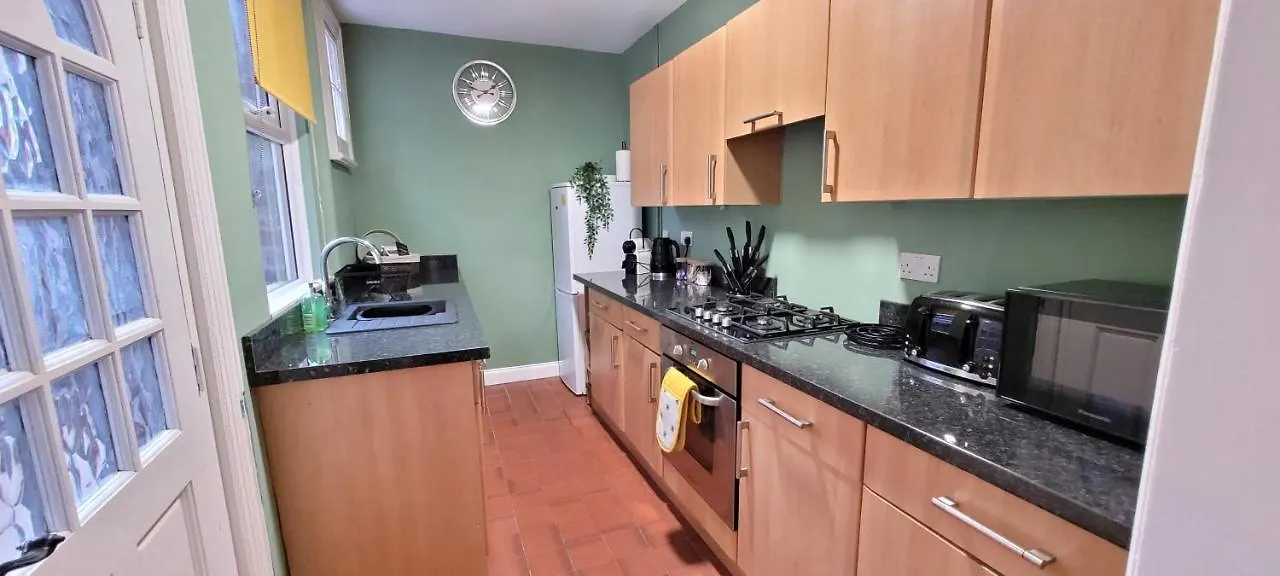 Hartoft St - 2 Bed Near River York 0*,